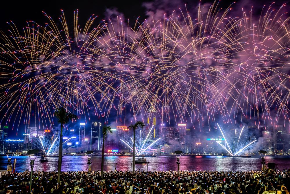 Fire works to make Istanbul New Eve Celebration Memorable 