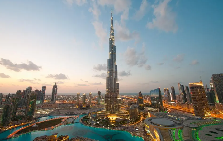 Visit Burj Khalifa in Dubai